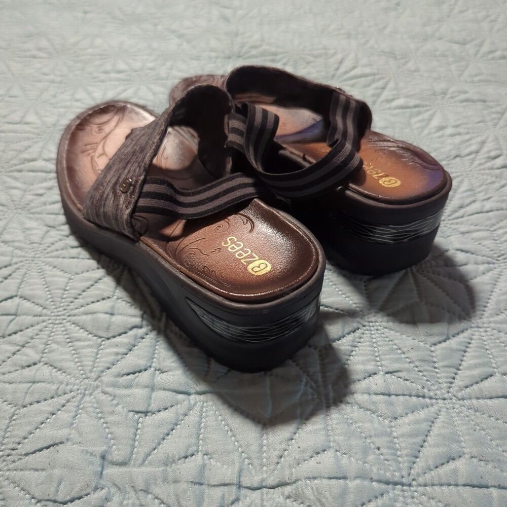 BZees  "Dazzle" Thong Wedge Sandals Women's Size 8M Gray/Black Fabric Upper - Picture 3 of 10